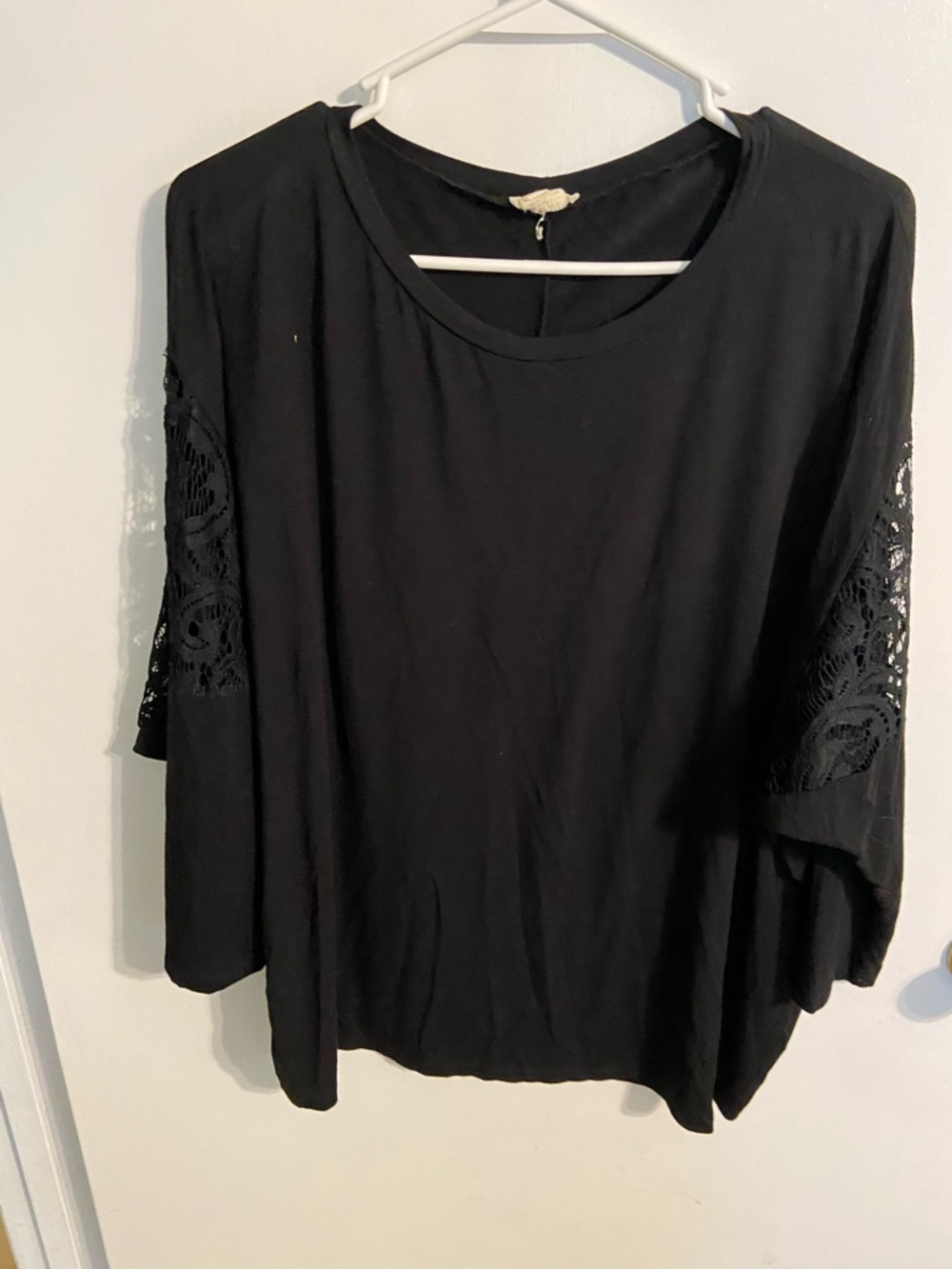 Yelete Black Lace-Sleeve Tunic Top